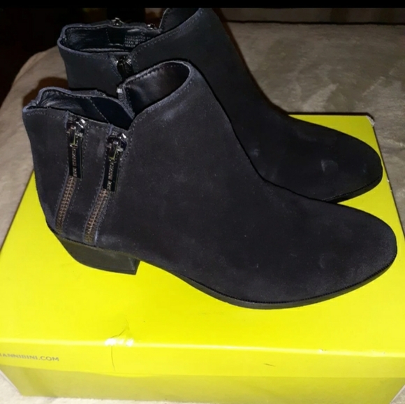 Black Suede Gianni Bini boots - Picture 2 of 5